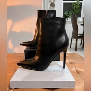 NIB Nine West Farrah High Heeled Booties Size 8.5